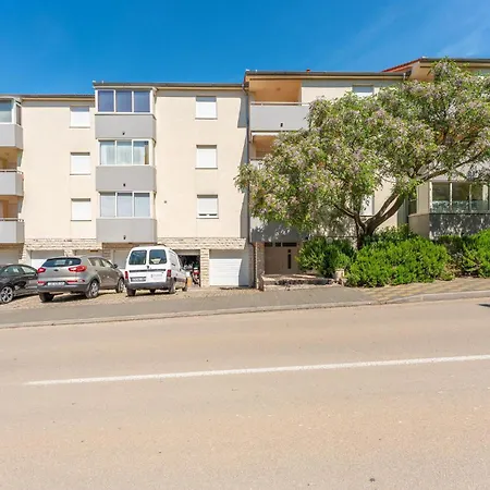 Appartement Beautiful In *